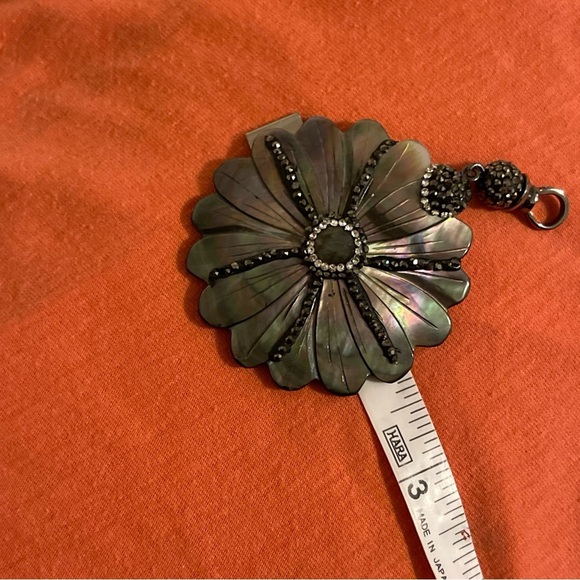 Mother of pearl pendant for women, flower design, 3.25" - Picture 6 of 7